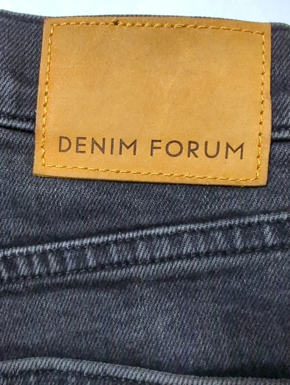 Denim Forum Arlo Jeans High Rise Straight Washed Black Frayed Hem Size 24 - Picture 7 of 8